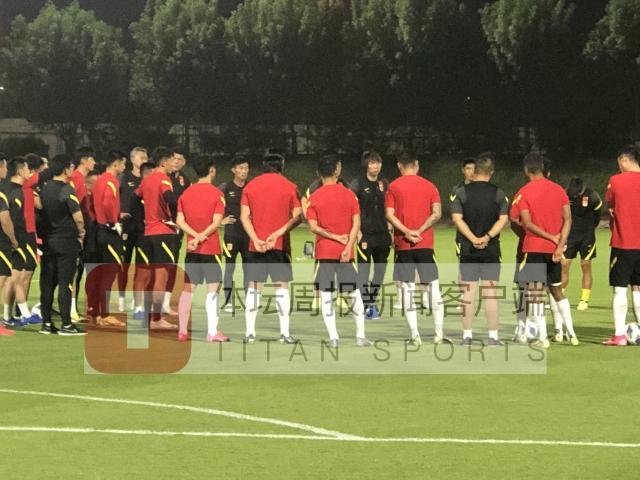 开云体育下载APP-国足恢复训练平复情绪备战日本 李铁单聊韦世豪