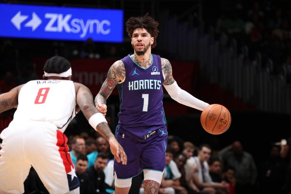 开云体育下载APP-三球三节37+8+7+10三分生涯新高 黄蜂大胜奇才近14战11胜