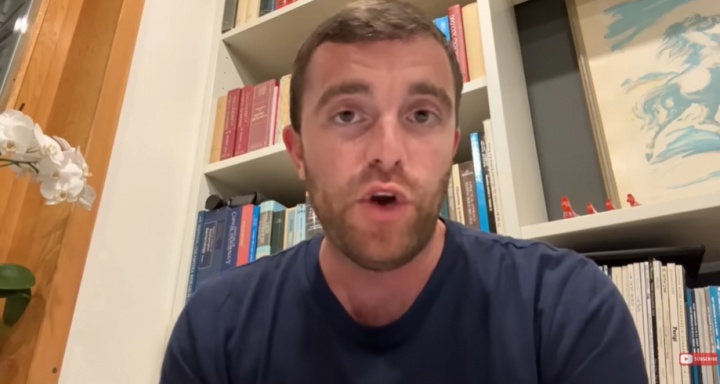 开云体育下载网址-罗马诺:老佛爷爱上了奥利塞,他相信奥利塞能将魔力带回伯纳乌